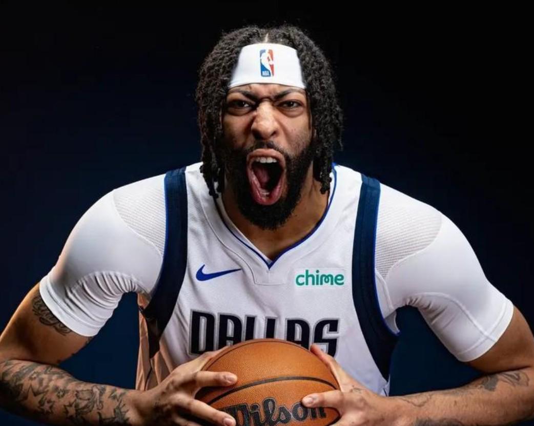 記者：戴維斯的眼睛受傷尚未完全康復(fù) 可能會(huì)錯(cuò)過(guò)新賽季的首場(chǎng)比賽