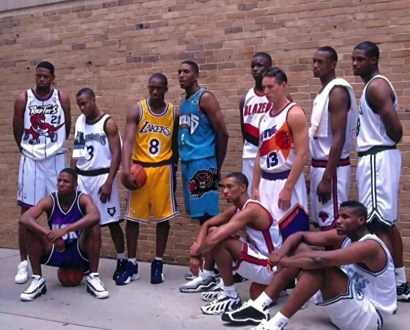 1996年選秀大會(huì)上NBA的前5個(gè)選秀權(quán)重新排列 底部有巨大的錢(qián) 并占據(jù)了一個(gè)時(shí)代