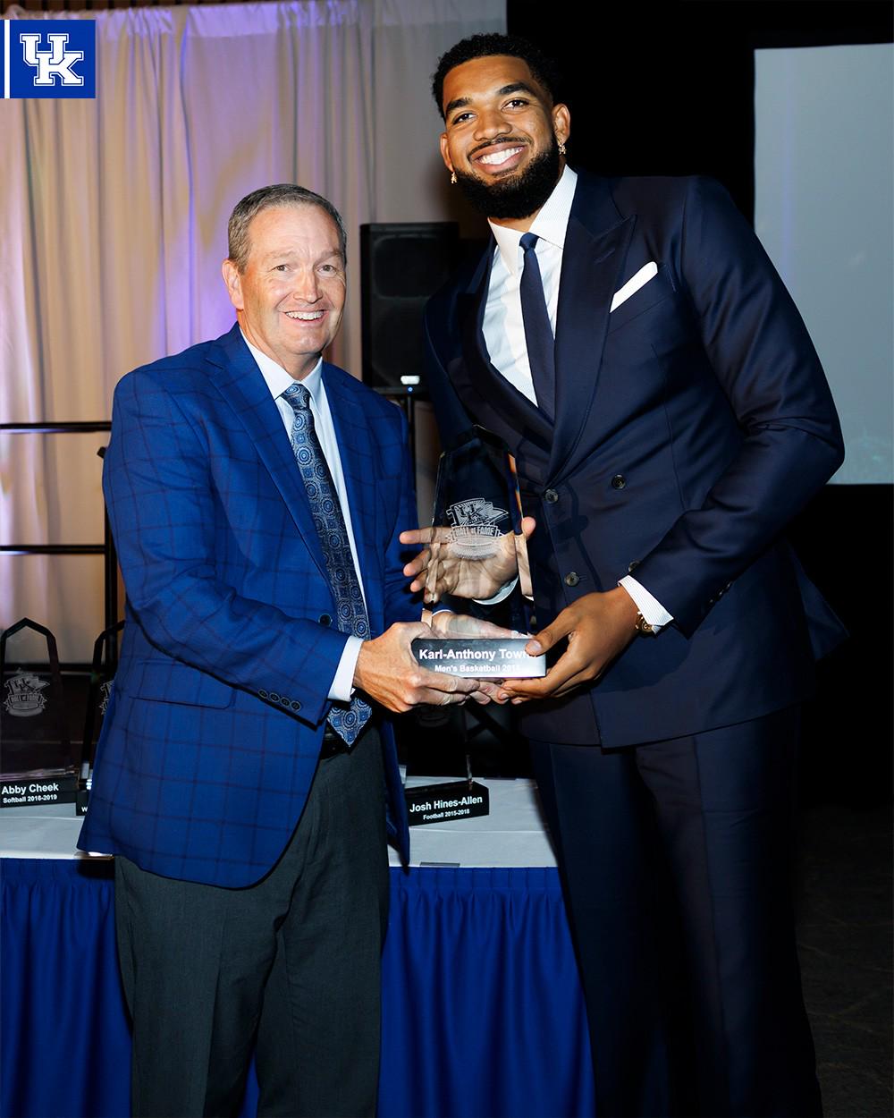 添加另一個(gè)榮譽(yù) 正式入選肯塔基大學(xué)體育名人堂