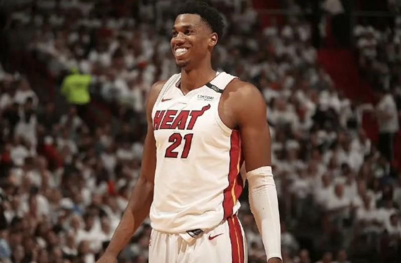 媒體人員：上海男子籃球隊(duì)對(duì)懷特塞德的試用培訓(xùn)狀況不滿意 簽約的機(jī)會(huì)很低