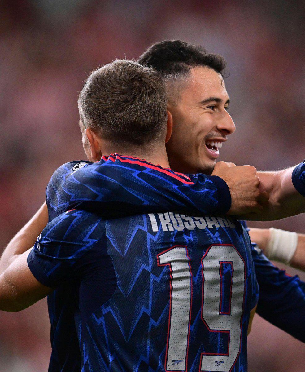 傳球和射擊 Trosad和Martin Jr.是阿森納的第一個(gè)相互協(xié)助的冠軍替代品的組合