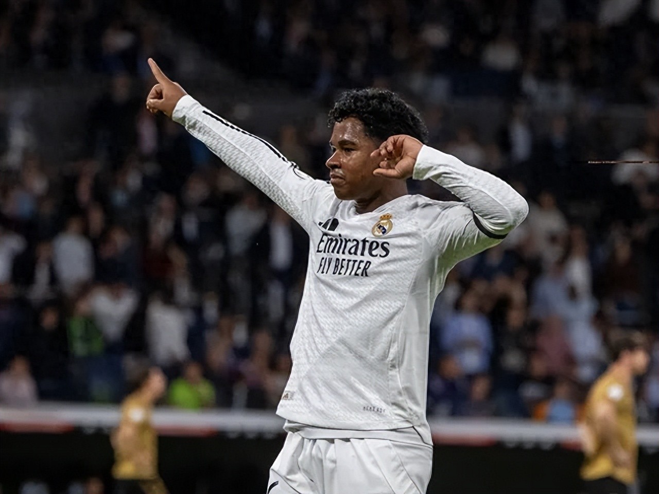 轉(zhuǎn)會1+1：巴西的前鋒明星可能會撤銷貸款 切爾西打算在一月份追趕皇家馬德里中場球員