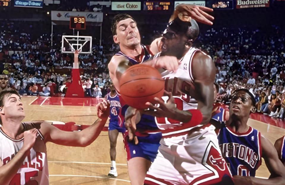 “如果您這樣玩 退休后可能會(huì)坐在輪椅上 ” NBA比賽風(fēng)格中五個(gè)最有害的明星的清單