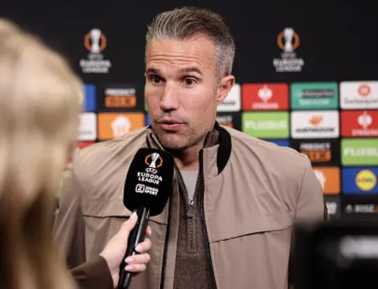 范·佩西（Van Persie）：上半場不應該吹球 裁判在中場向我道歉